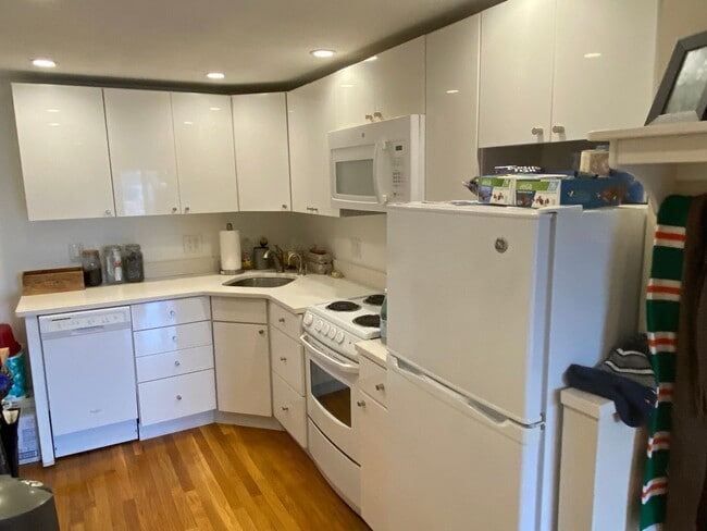 Photo - TWO BED on Green Line B // Comm & Sutherland