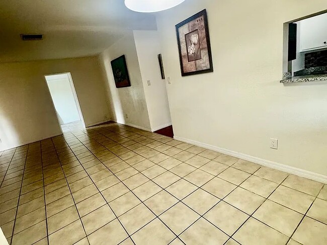4717 Town N Country Blvd