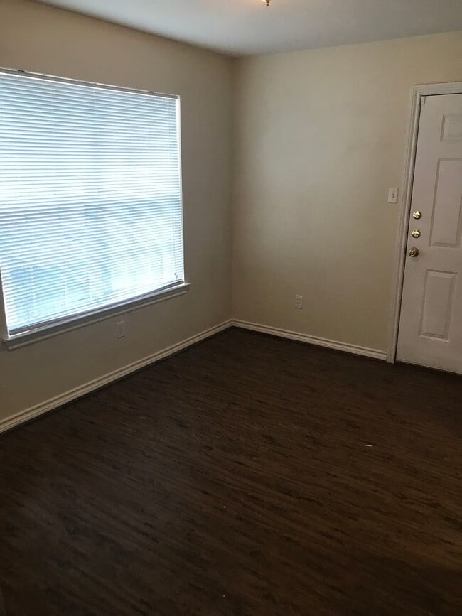 Photo - Spacious Duplex Available In Steeplechase ...