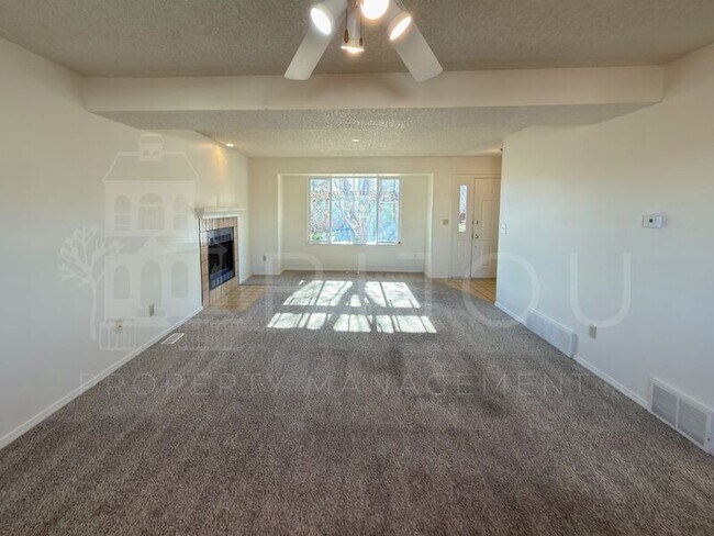 Photo - 3498 Mountainside Dr