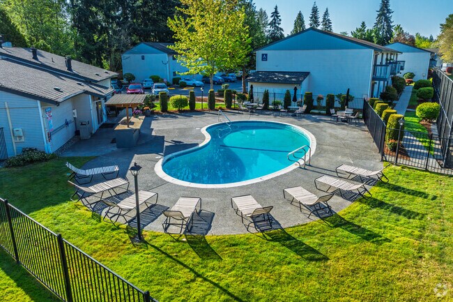 Pool - Pinewood Square Apartment Homes