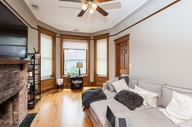 Photo - 1032 W Roscoe St Unit 3