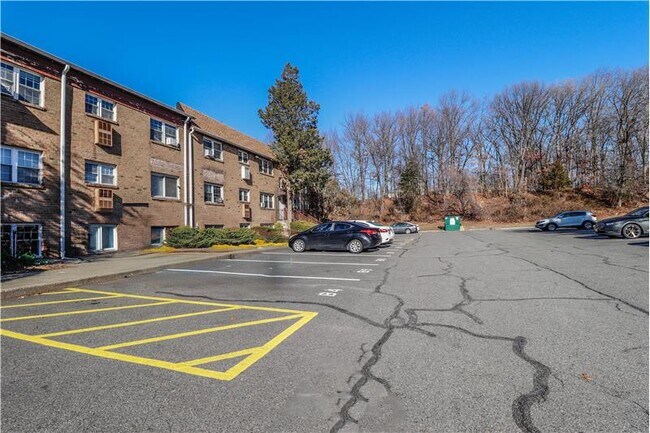 Building Photo - 18 College Dr