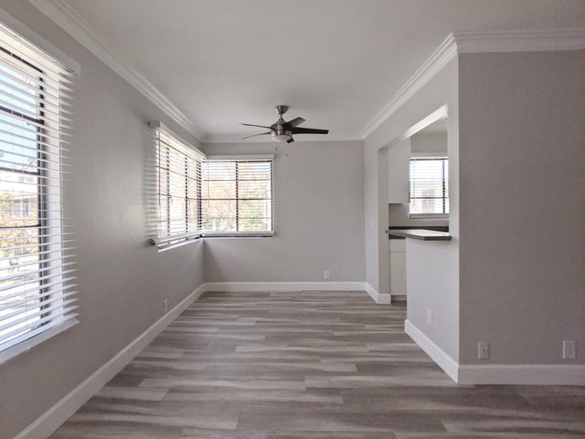 Dining Area - 458 S Oakhurst Dr Unit 1