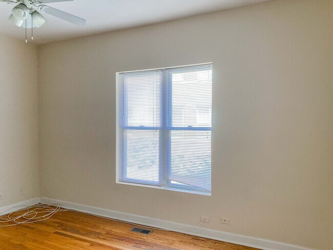 Photo - 851-59 W. Cornelia