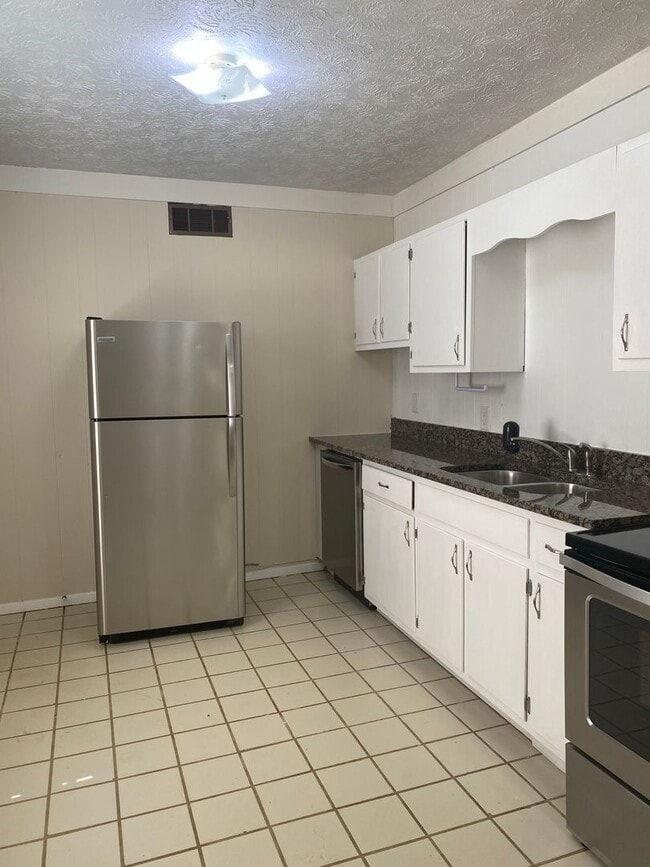 Photo - 346 Reese St