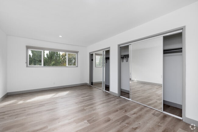 2BD, 1BA - 1,100SF - Primary Bedroom