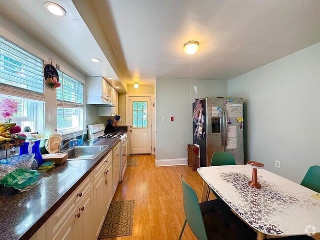 Building Photo - 42 Flett Rd Unit 1 Rental