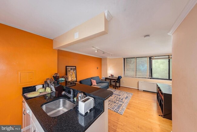 Photo - 2030 F St NW Unidad 209