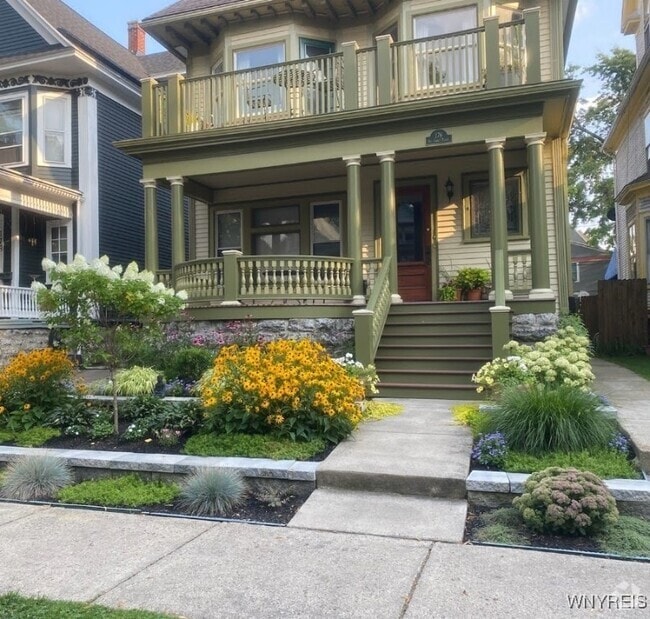 Building Photo - 176 St James Pl Rental
