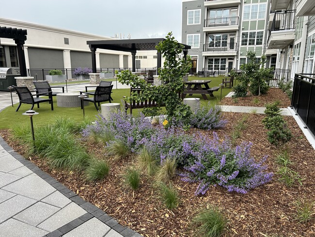 Patio elevado - BellaAge Hickory Active Adult 55+