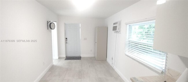 Building Photo - 259 NE 56th St Unit 2