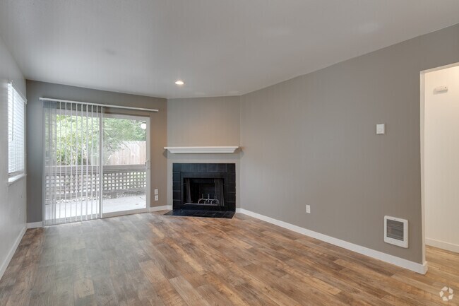 2BR, 2BA - 924SF - Living Room