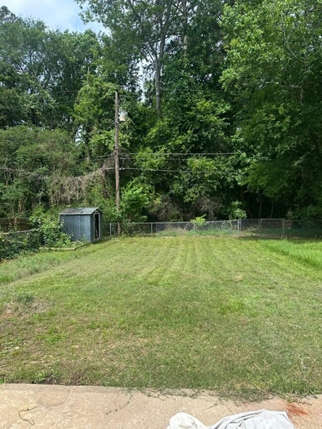 Photo - 4/1.5 PTISD Fenced yard and pet friendly