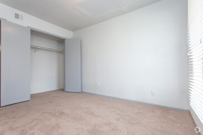 2 Hab, 1 Ba - 869 ft² - Habitación - Autumn Oaks