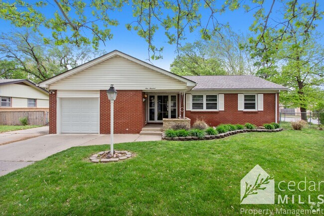 Building Photo - West Wichita Brick Home