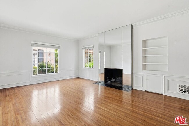 Building Photo - 148 S Camden Dr Unit A