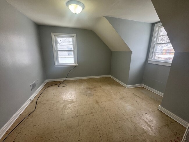 Photo - 701 Elm St Unit 701 Elm St- 613 Kent St Apt