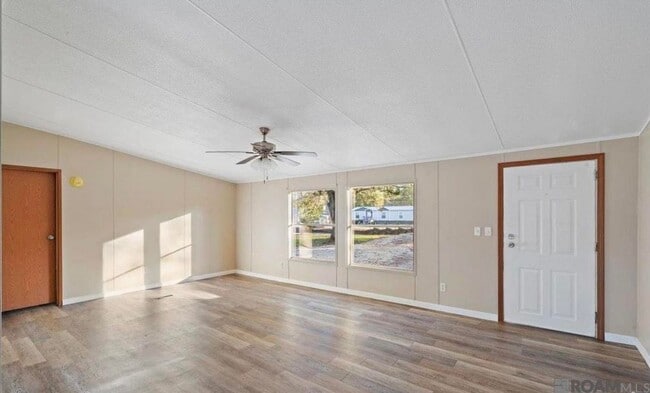 Photo - 9853 Springfield Rd