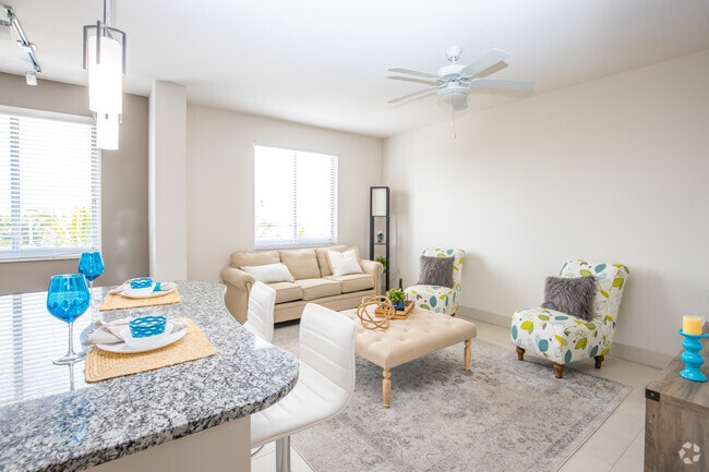 Studio Living room - Moda North Bay Village