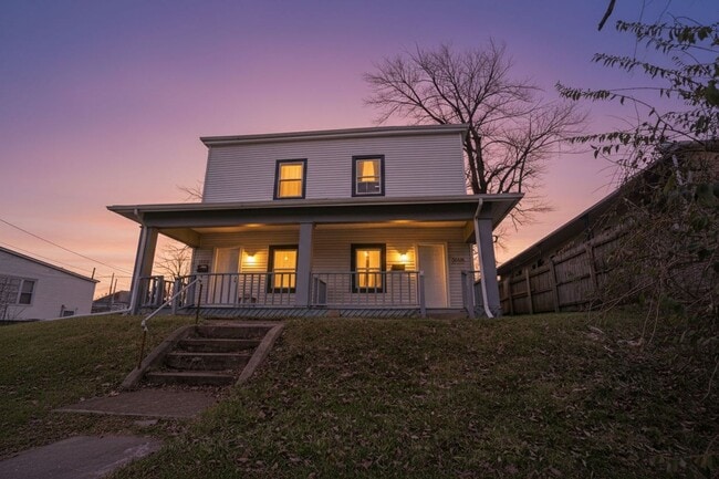 Building Photo - 1997-1999-1999 W Broad St Unit 1999 (All Electric)