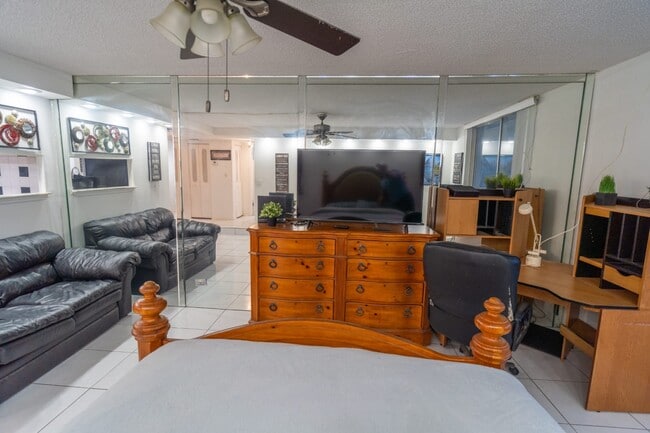 Photo - 3710 Inverrary Dr Unit 2R