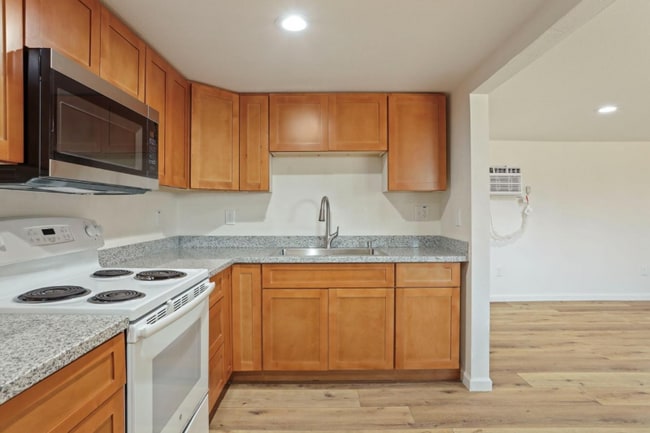 Photo - 528 Joseph Rd