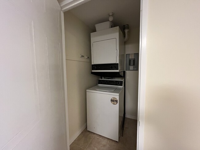 Photo - 76 Base Line Rd W