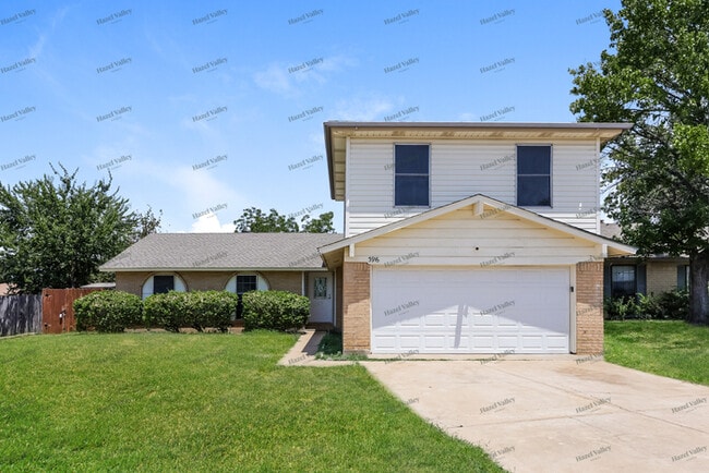 Building Photo - 3916 Wendover Dr