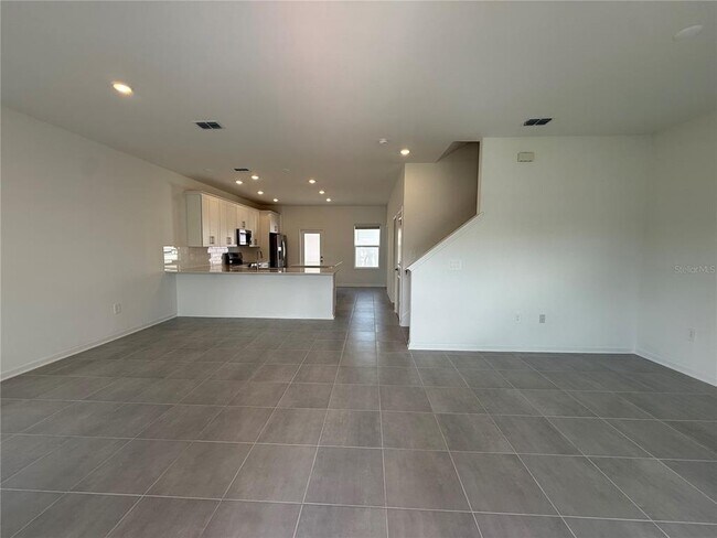 5607 Ronin Dr