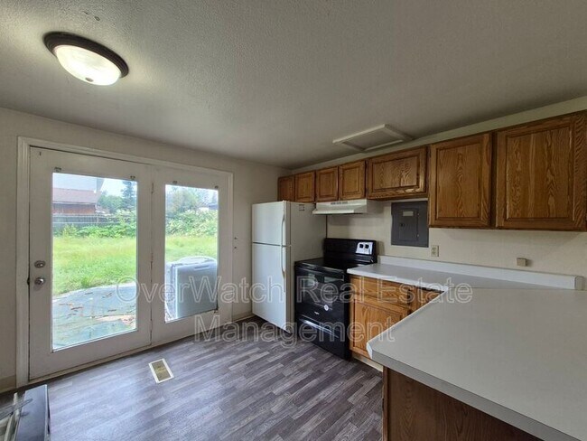 1604 Elmendorf Dr