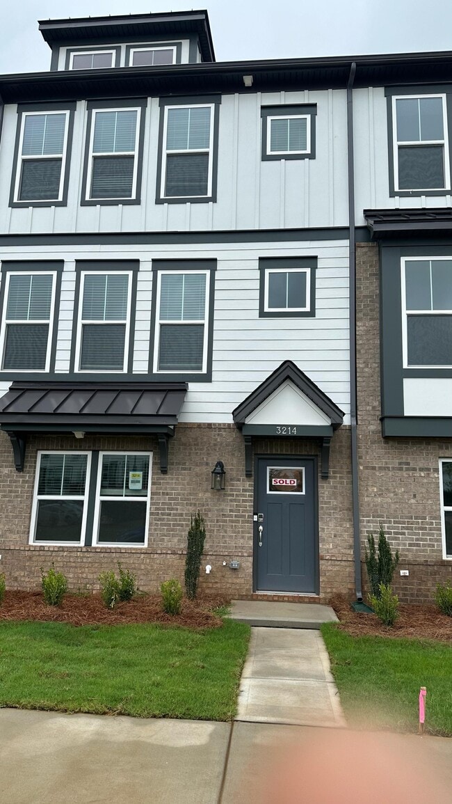 Building Photo - 3214 Stelfox St Rental