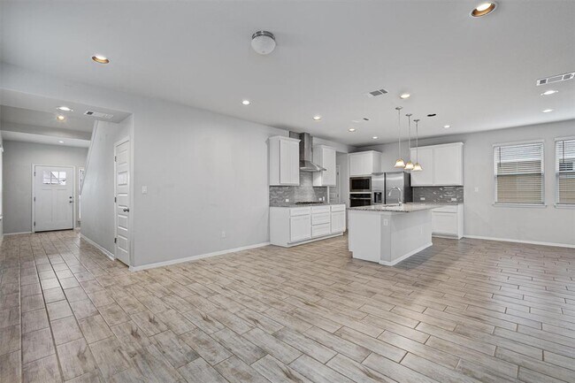 Photo - 300 Delta Crst