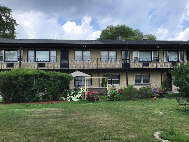 Building Photo - 7043 S East End Ave