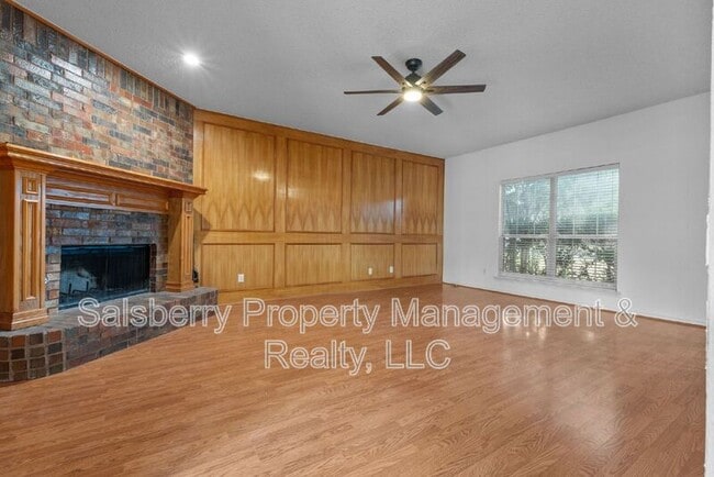Photo - 1105 Hall Dr
