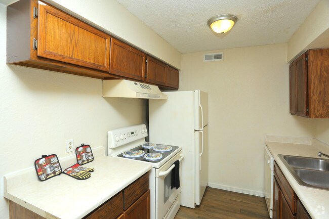 2BR - 880SF - Kitchen - Flats @ 139