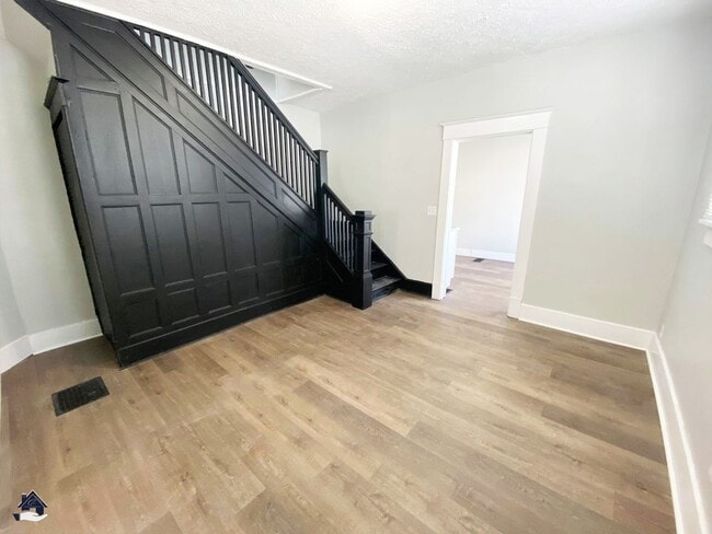 Building Photo - 612-614 N. 13th Street Unit 614