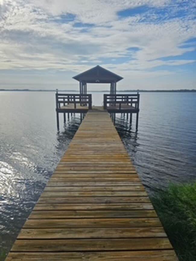 Two bedroom / Two Bath lake view home on L... - Two bedroom / Two Bath lake view home on L...