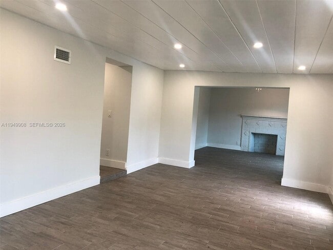 Photo - 8000 NW 12th Pl