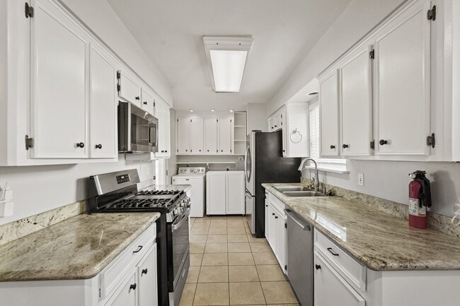 Photo - 10226 Rothbury St