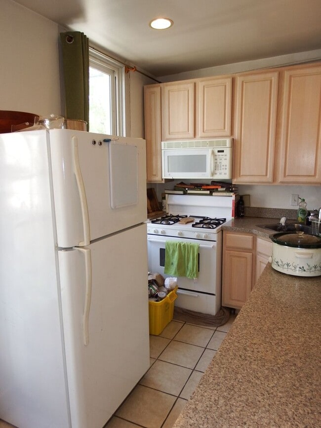 Building Photo - 3601 Keswick Rd Unit 1