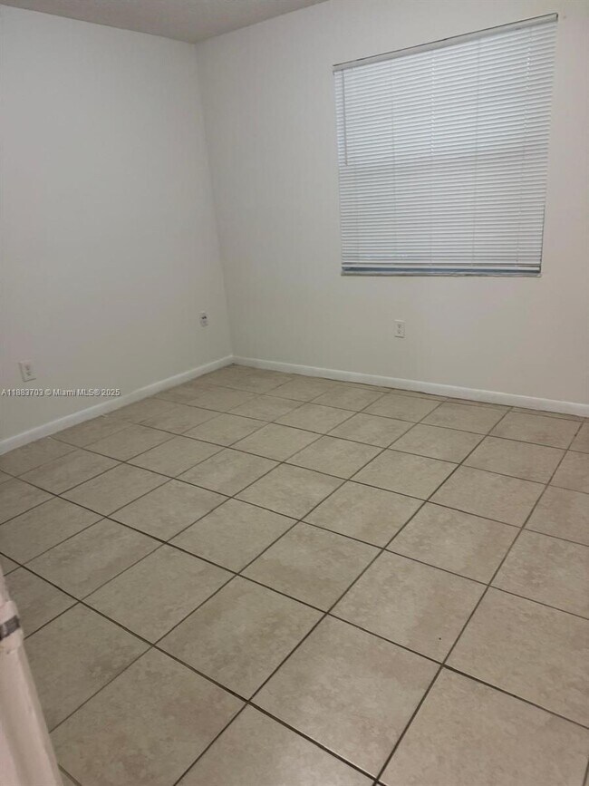 Photo - 2401 Van Buren St Unidad Apt 23