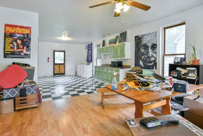 Photo - 1022 W 7th St