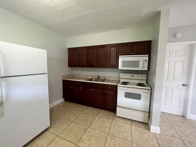 Photo - 4820 Maine St Unit 4