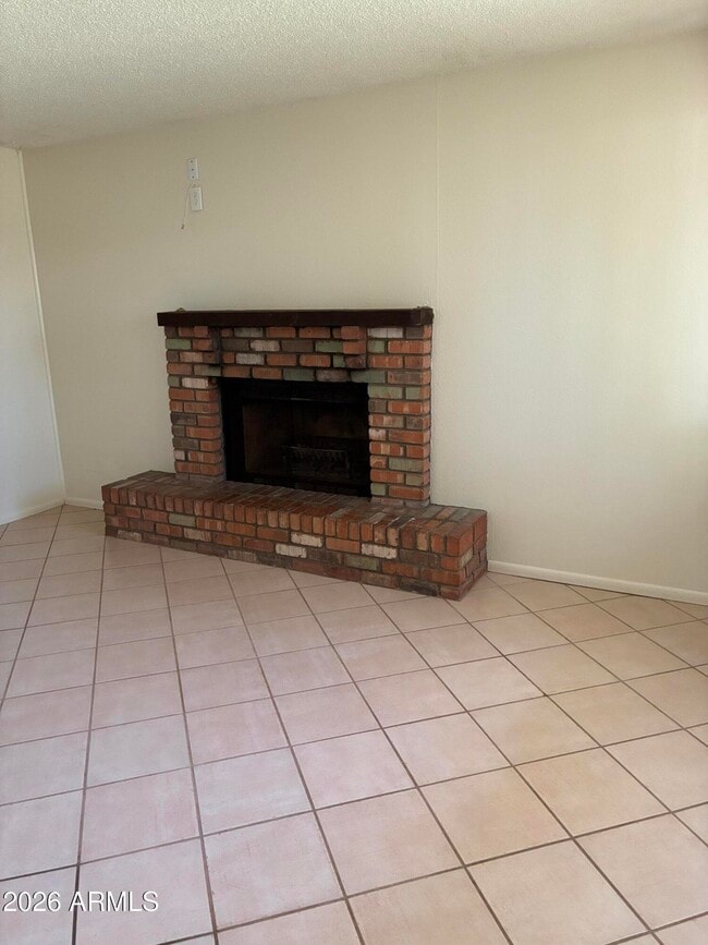 1439 W Huntington Dr