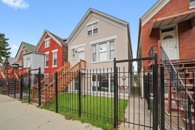 Building Photo - 2721 S Pulaski Rd Unit 1