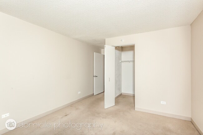 Photo - 2 E Erie St
