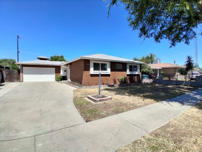 Photo - Cozy 3 Bedroom 2 Bathroom Home Ready to Move in! - New flooring throughout!