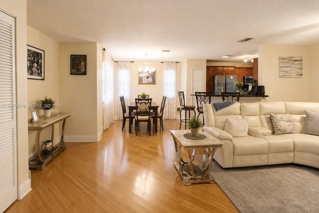 Photo - 754 NE 90th St Unidad 702