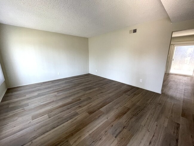 1704 S Fern Ave Unidad 1704 Fern Avenue